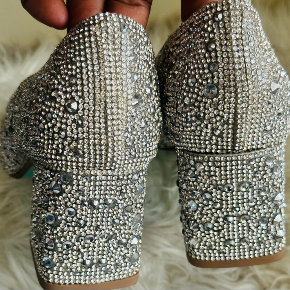 Betsy Johnson silver block heels. - Picture 4 of 11